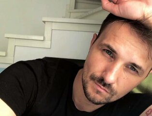 Wokalista disco polo odkrył swoje drugie oblicze! Z takiej strony go nie znaliście!