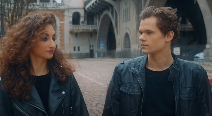 Gwiazdor disco polo zaskoczył romantyczną premierą! Fani oczarowani! ”Super teledysk, Rewelacja”