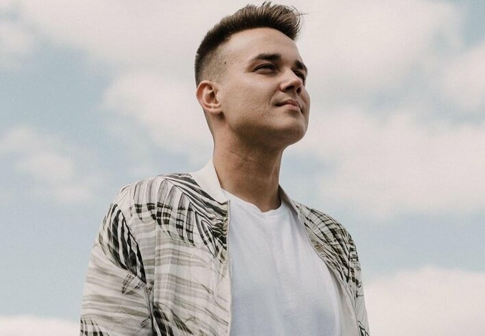 Gwiazdor disco polo zaśpiewał wspólnie z babcią na swoim weselu! Wzruszające VIDEO trafiło do sieci!