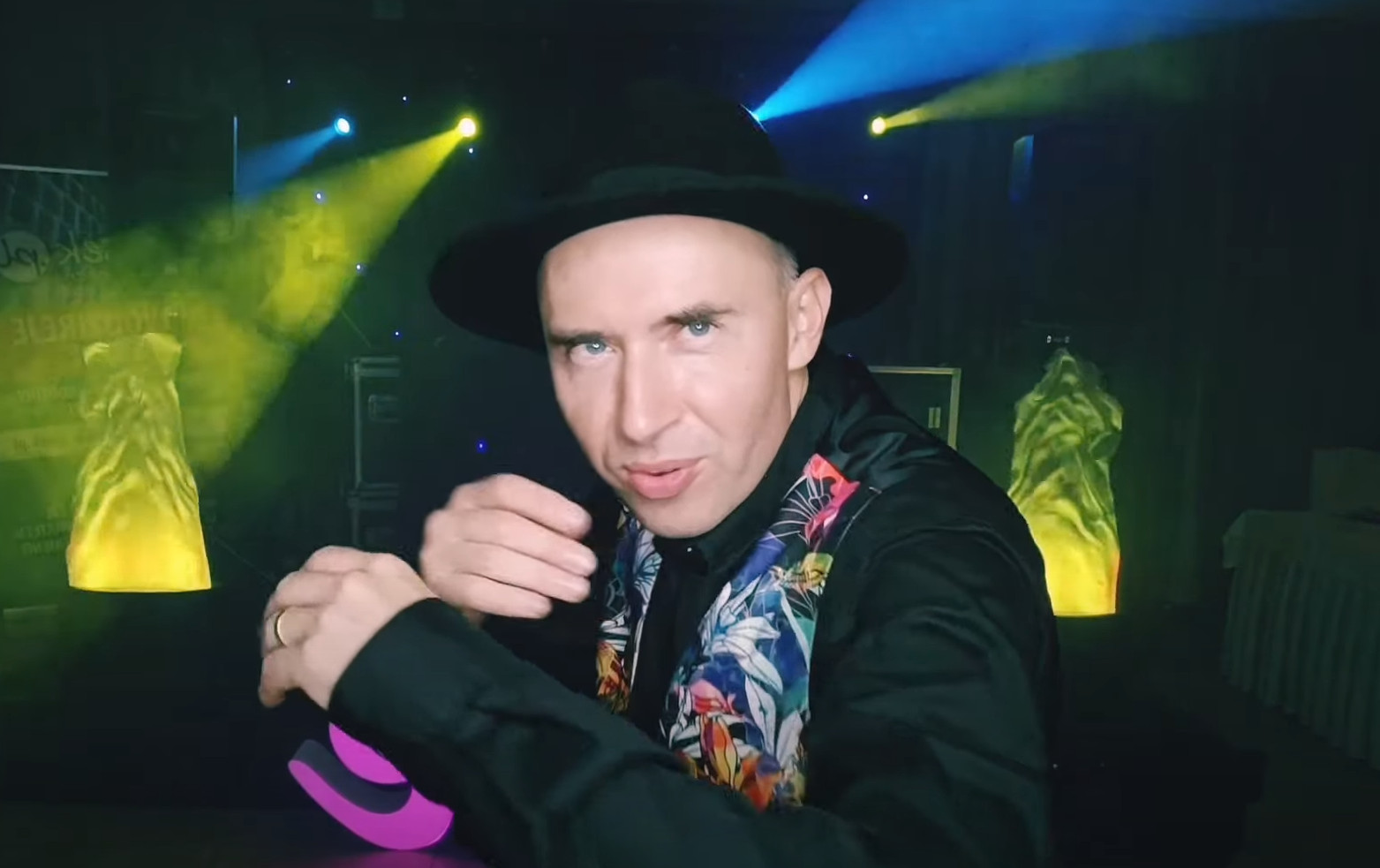 Gwiazdor w szpitalu! Wykryto guza żołądka, wokalista disco polo ujawnia szokujące szczegóły choroby