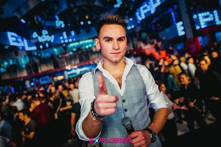 Wokalista disco polo zachwyca się trunkiem wartym niemal tysiąc złotych!