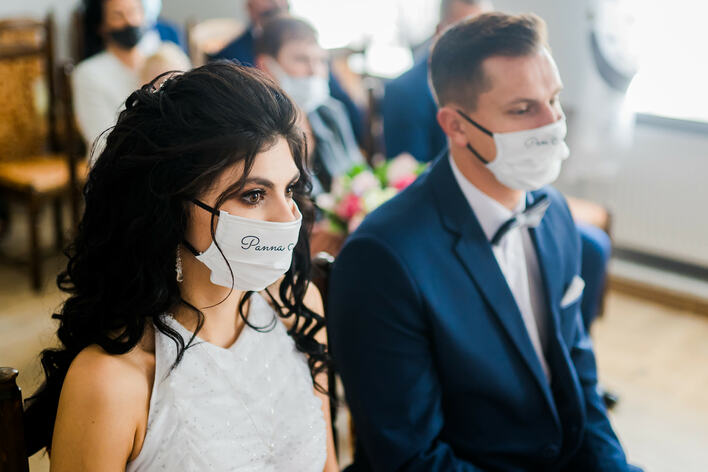 Wzięli ślub mimo pandemii! Gwiazdorska para disco polo powiedziała „TAK„ w maseczkach!