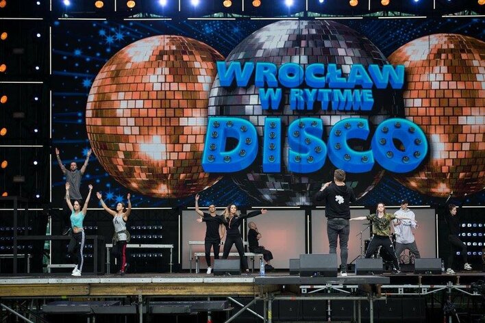 Gwiazdy disco polo lśniły na imprezie „Wrocław w rytmie disco„ | Było hucznie! 