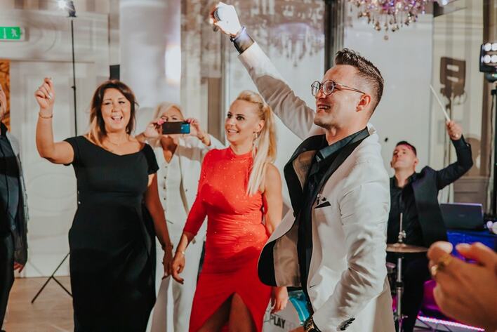 Gwiazdy disco polo na imprezie urodzinowej Karola! Długo tego nie zapomną! Wiemy, co tam się działo! 