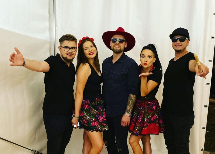 Fani rozeszli się przed koncertem gwiazd disco polo! Później stało się coś niespodziewanego! 