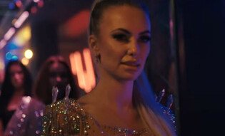 Gwiazdy telewizji Polsat z programu „Farma„ w teledysku disco polo Sebsona