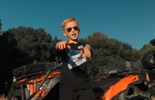 „HATERS GONNA HATE” Bartka BGK podbija internet – ponad pół miliona odsłon w kilka dni