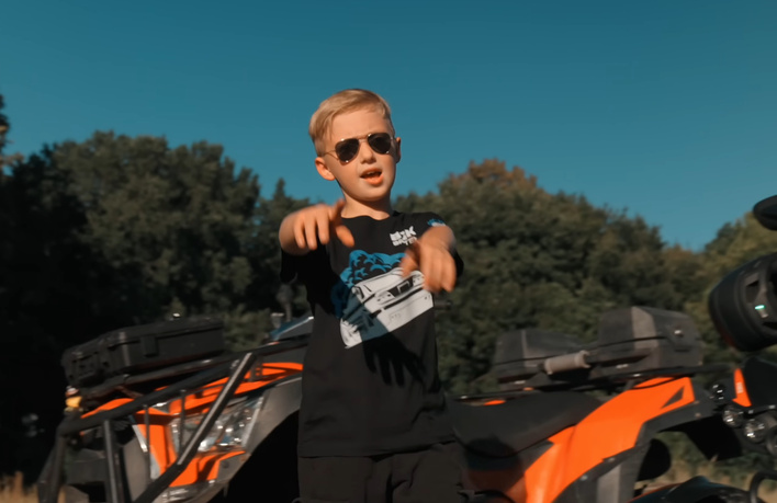 „HATERS GONNA HATE” Bartka BGK podbija internet – ponad pół miliona odsłon w kilka dni