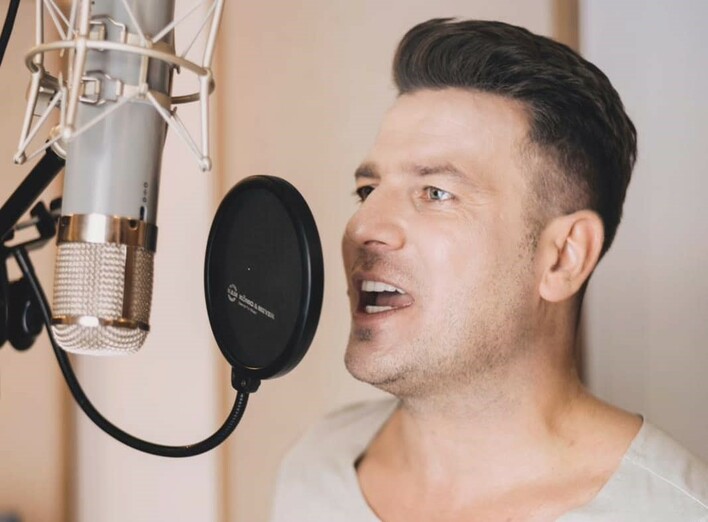 Koniec tajemnic! Gwiazdor disco polo Sylwek Gazda – Power Play w duecie z Iwoną Węgrowską! Co na to fani?!