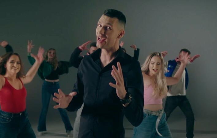 Hit disco polo ”Obiecuję Ci” od zespołu Bayera szturmuje YouTube! Sprawdź, dlaczego fani go uwielbiają!