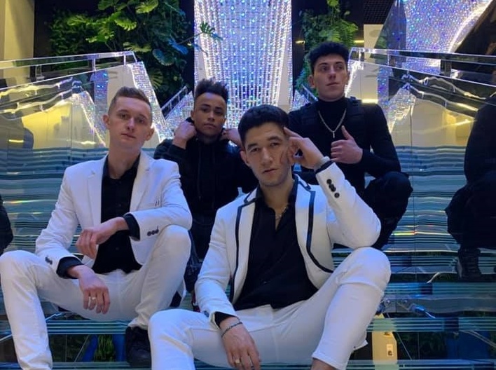 Egzamin ustny przepustką do wielkiej kariery w disco polo?! Tak o sukces walczą znani artyści - Kamil Kossakowski i Damian Gwiazdowski! 