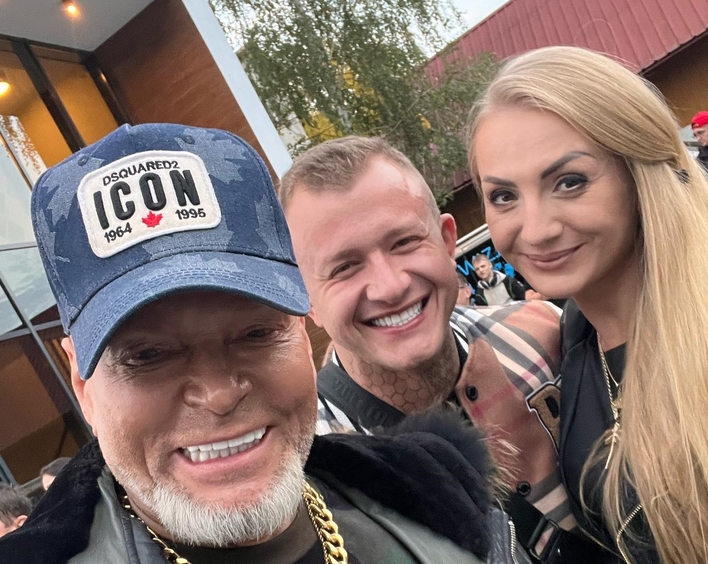 Dawid Narożny gwiazdą na otwarciu Multident Bonding Center Dr Piotra Trafidło! Wśród gości m.in. Rutkowski, Michał Szczygieł, Super Mario [Zdjęcia]