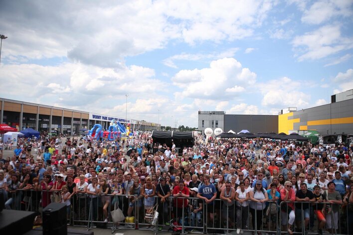 Huczne urodziny Centrum Handlowego MARYWILSKA 44.  Wspaniała publiczność i największe gwiazdy disco polo.