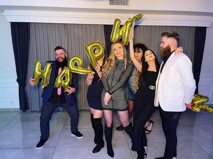 Huczne urodziny Pauliny z Energy Girls! Gwiazda czaruje w gorącej stylizacji | ZDJĘCIA