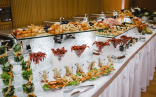 Ile do koperty na wesele? Jak wybrać odpowiednią kwotę prezentu dla pary młodej w 2023 roku?