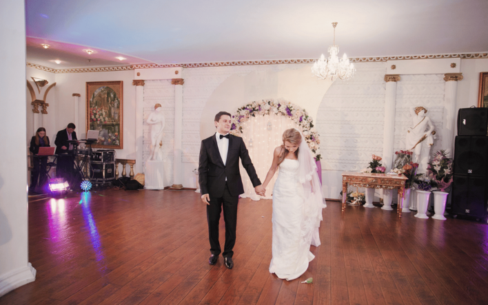 Ile gwiazdy disco polo biorą za zagranie na weselu? Ceny zaskakują! Sprawdź, ile trzeba wydać na Boys, Piękni i Młodzi, Czadoman i Power Play!