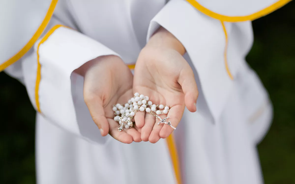 Nie uwierzysz, ile kasy musiała pożyczyć na komunię! Szokująca historia kasjerki, która odkryła puste koperty...