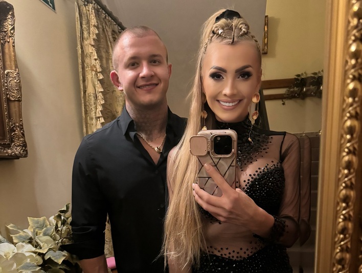 Ile zarobili na hicie disco polo ”Ona działa na mnie jak”? Kwota może zaskoczyć to setki tysięcy!
