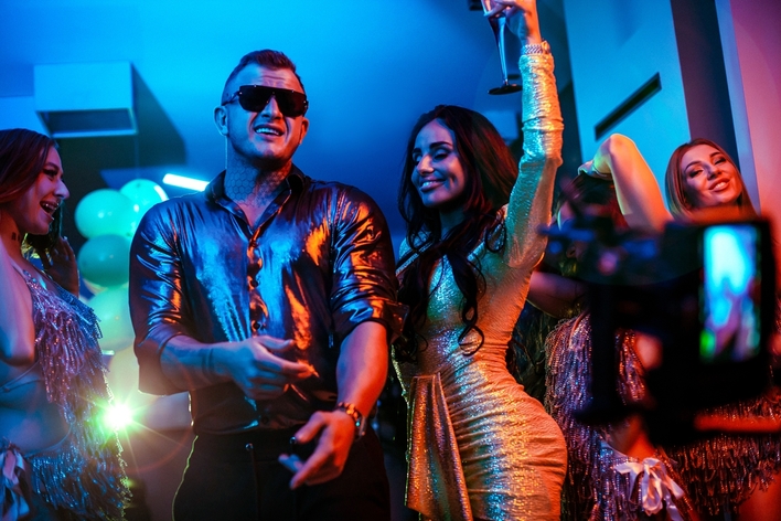 Ostre słowa Dawida Narożnego „Niektórzy mogą dostać zawału lub sraczki!„ Wszystko przez nowość „Alkoholiczka„