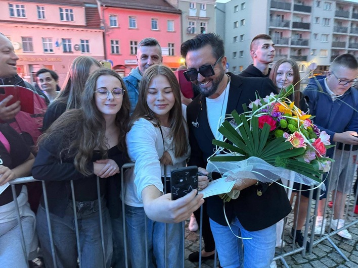 Andre rozkochał w sobie mieszkańców Chojnowa. Takiego koncertu nie zapomną przez długie lata!

