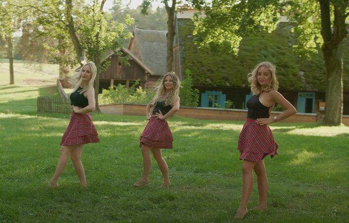 Zabawa u sąsiada hitem disco polo?! Wokalista disco polo zaskoczył fanów nową produkcją! 