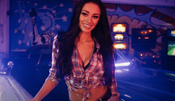 Wielki przypływ gotówki?! Gwiazdor disco polo postawił na Amerykańskie samochody i rozpalone tancerki! 