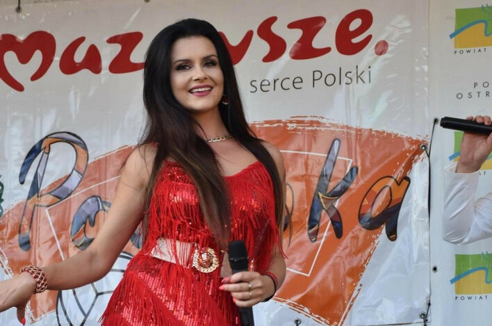 Iness - Gwiazda Disco Polo w oszałamiającym wydaniu: bielizna i głęboki dekolt