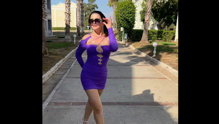 Iness kusi w fioletowej mini! Gwiazda disco polo zachwyciła odważną stylizacją