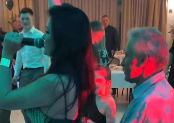 Iness w kłopotliwej sytuacji podczas występu! Nagranie z prywatnej imprezy obiegło sieć