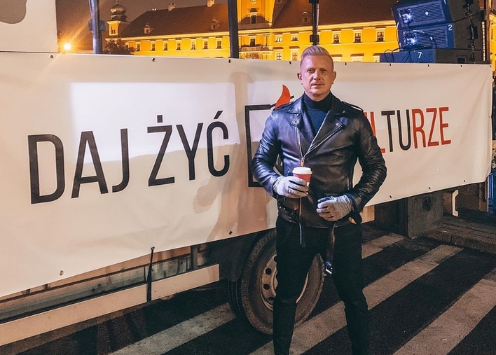 Inny muzyk stanął za strajkującym gwiazdorem disco polo! Chylę czoła - przyznał zarzucając innym przymilanie się!