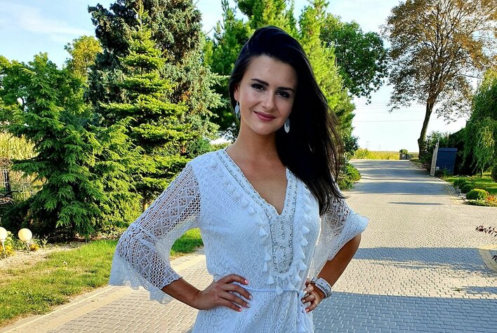 Intymne zdjęcia piosenkarki disco polo. Gwiazda pozuje w staniku!