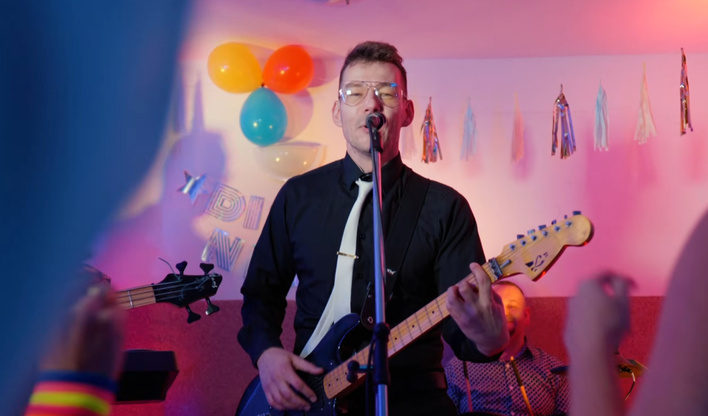 Jacek Dworakowski i jego „Wejście 83” bije rekordy. Klimat lat 80 oczarował internautów