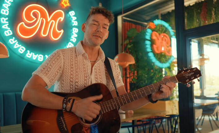 Jacek Dworakowski zaskakuje nowym brzmieniem! „Puerto Rico” to najgorętsza premiera disco polo tej wiosny

