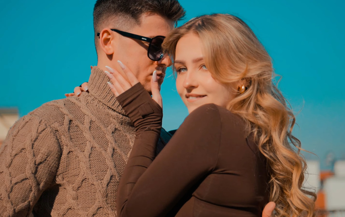 Jacek Gwiazda i „Piękna Dominiko” już dostępne. Taneczna nowość w klimacie lat 90.