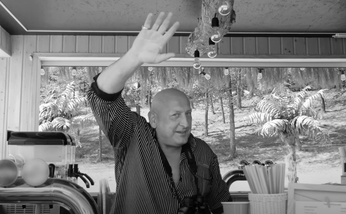 Jacek Wójcik przed śmiercią wystąpił w teledysku disco polo. Dawid Narożny żegna bohatera „Królowych życia”