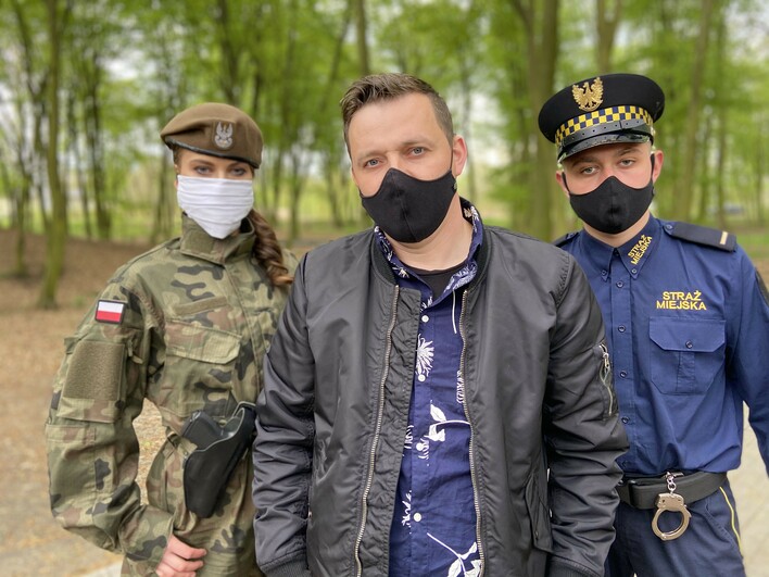 Jak przetrwać pandemię? Wokalista disco polo zdecydował się na moralizatorski materiał!