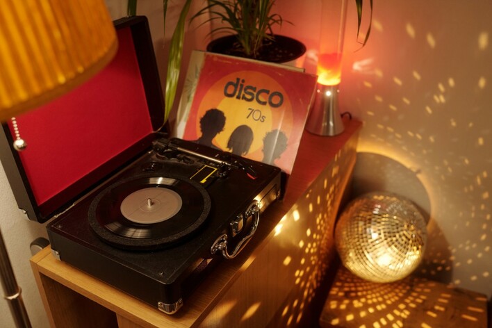 Jak stworzyć pomieszczenie przystosowane do słuchania muzyki discopolo?