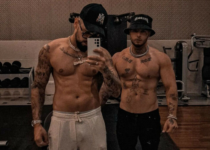 Jak stworzyć viralowy filmik?! Polski wokalista robi furorę w sieci! Ludzie masowo dogrywają swoje filmy na TikToku!
