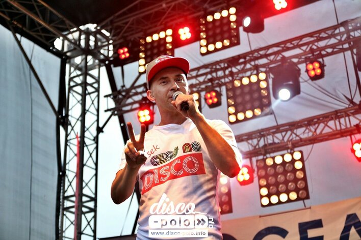 Jak wygląda życie zespołu disco polo w trasie?! | VIDEO