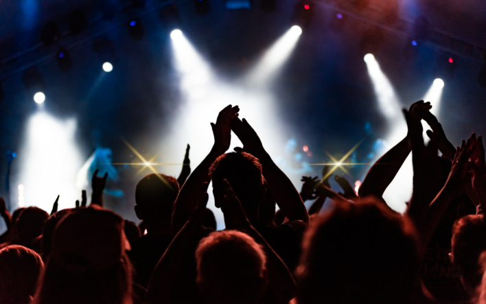 Zbijają fortunę?! Tyle zarabiają za koncerty i imprezy prywatne gwiazdy disco polo?!