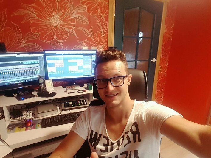 Jakub Urbański zaatakowany! Lider formacji Playboys komentuje