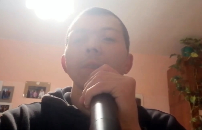 Jarek Mergner z „Chłopaków do wzięcia„ w disco-polo! Zaśpiewał hit zespołu Freaky Boys!