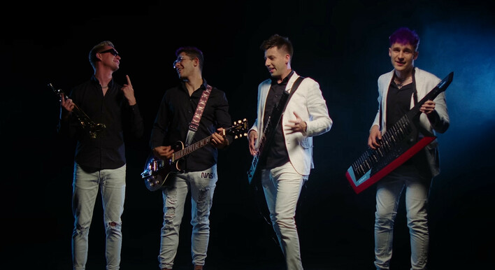 „Jedna niewiadoma” – Trio Menelaos & Spontan & Discoboys podbija Polskę! To jeden z najlepszych utworów w tym roku?!