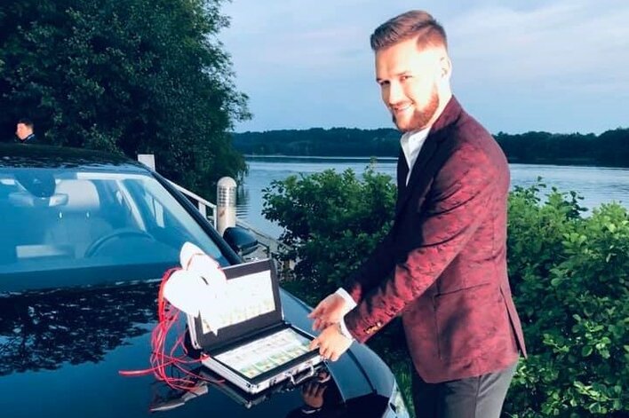 Jeden z najprzystojniejszych wykonawców muzyki disco polo dał popis! Fanki były wniebowzięte!