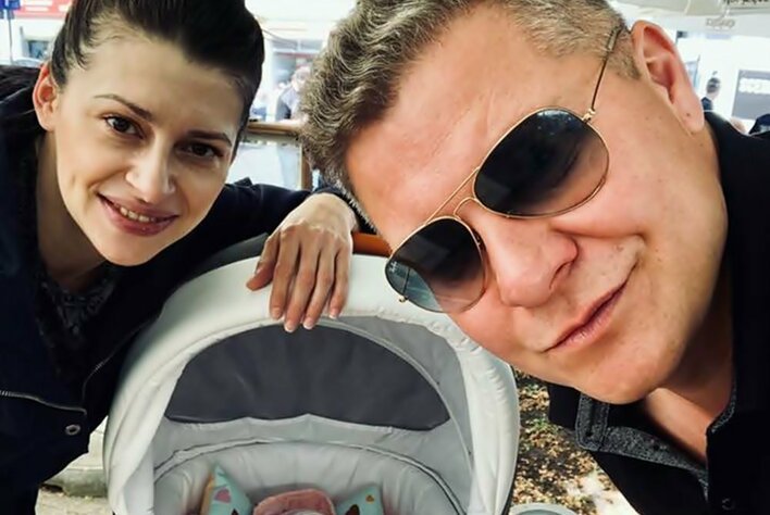 Jerzy Szuj (Jorrgus) szczęśliwym ojcem. Wokalista disco polo udostępnił zdjęcie z żoną i córką! 