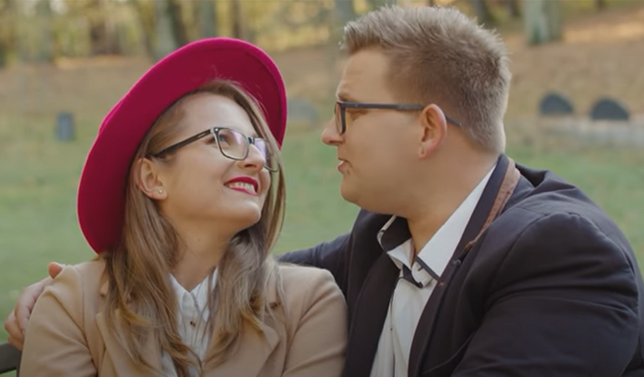 Jesienna nowość Bartosza Jagielskiego szturmem podbija sieć! Gwiazdor disco polo stworzył nowy hit zakochanych par?! 