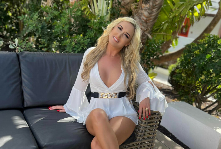 Odważnie! Znana wokalistka disco polo Jesika szokuje sukienką! Gwiazda odsłoniła ciało! - To foto podbija internet!