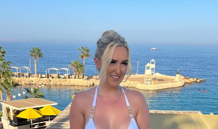 Jesika z disco polo kusi na wyjeździe: Gorące kadry zza granicy!

