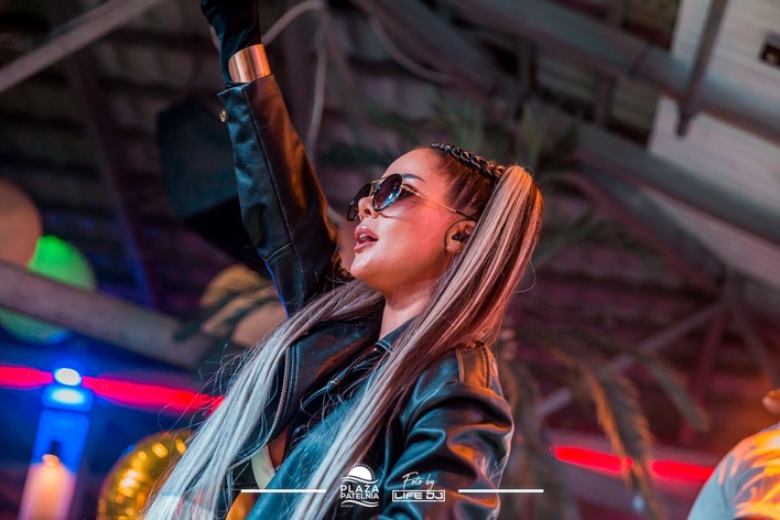 Jesteście moim ogniem! Klaudia Zielińska podbija serca fanów na Plaży Patelnia pełnym emocji wykonaniem hitu „Silniejsza„!

