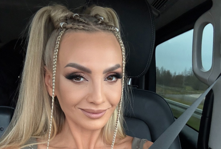 Joanna Narożna prezentuje wakacyjne zdjęcie w bikini. Jej dekolt jest ogromny! 